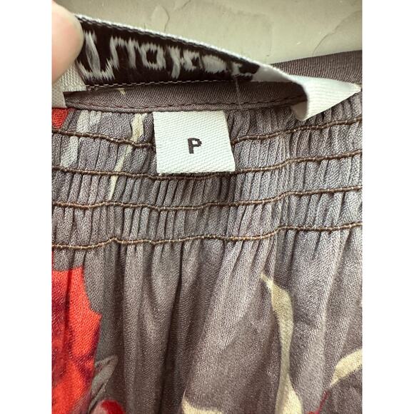 TUCKER | 100% Silk Floral Blouse Gray Red Rose Print Boho Peasant Top | Size P - Picture 6 of 9